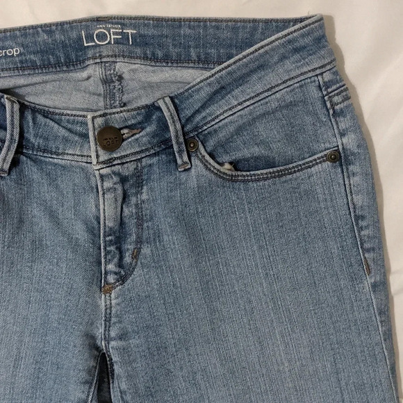 Ann Taylor LOFT Curvy Cuffed Crop Jeans, Color Blue, Size 25 - Picture 4 of 12